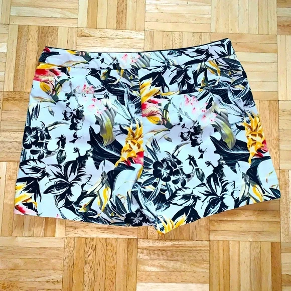 Womens White House Black Market 5” Shorts Size 10 - Picture 2 of 3